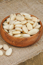 Organik Aile Organik Tane Çiğ Badem İçi 1 kg