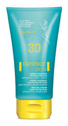 Bionike Sun 50 Faktör Tüm Ciltler İçin Leke Karşıtı Nemlendirici Yağsız Suya Dayanıklı Yüz ve Vücut Güneş Kremi 50 ml