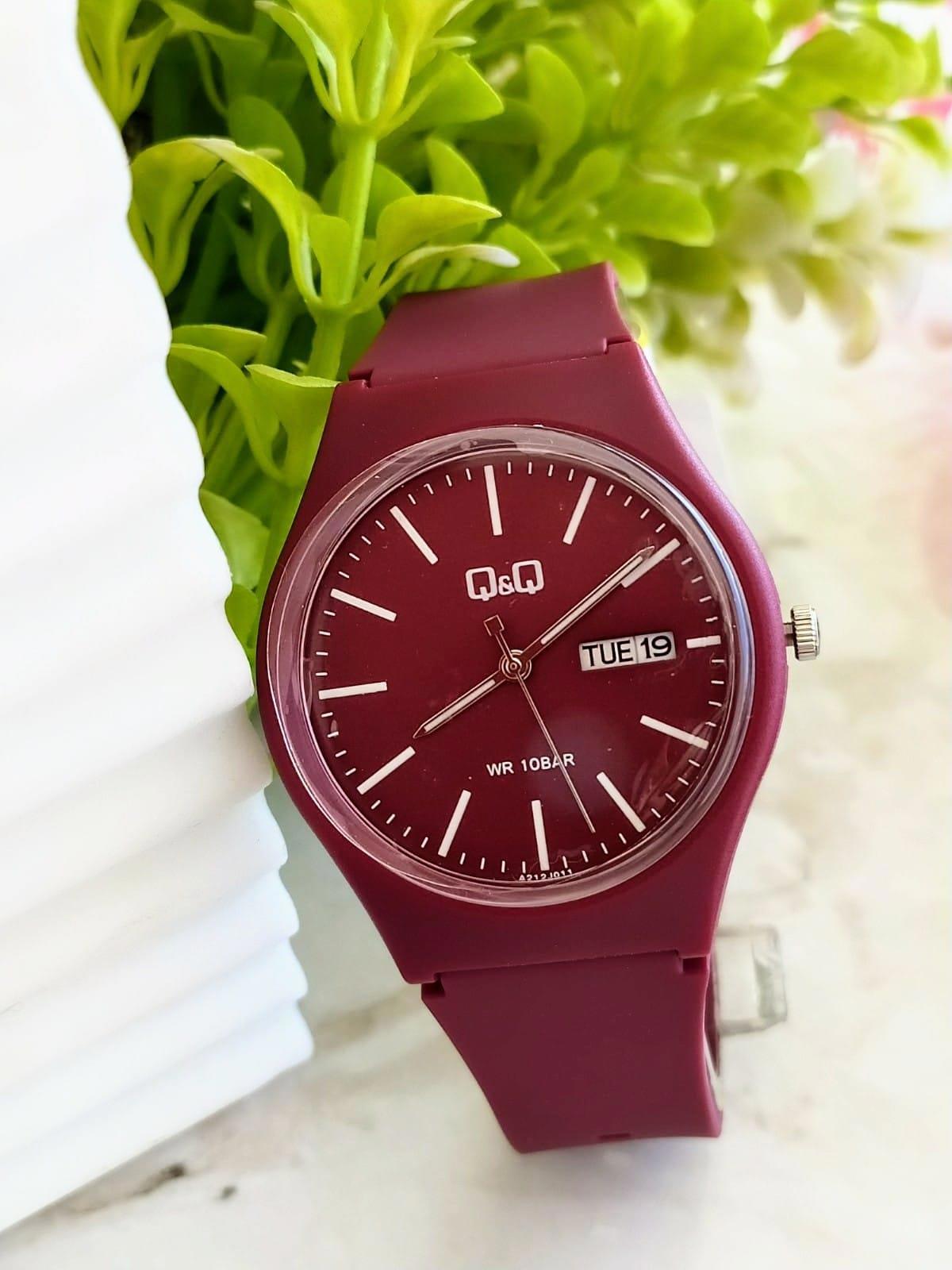 Q&Q A212J011Y Takvimli 39 mm Bordo Silikon Kordon Analog Kol Saati