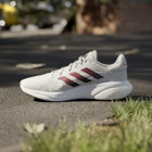 Adidas Supernova 3 IE4357 Ortopedik Bağcıklı Erkek Koşu Ayakkabısı Gri