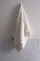 Nazik Home Hanzade Çiçek İşlemeli Banyo Havlusu (90 x 150 cm)