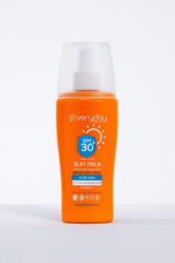 Everyday Beauty 30 Faktör Tüm Ciltler İçin Leke Karşıtı Nemlendirici Suya Dayanıklı Yüz Güneş Kremi 200 ml