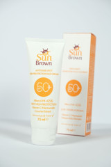 Sun Brown 50 Faktör Tüm Ciltler İçin Leke Karşıtı Nemlendirici Suya Dayanıklı Yüz ve Vücut Güneş Kremi 75 ml