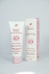 Sun Brown Renkli 50 Faktör Tüm Ciltler İçin Nemlendirici Kapatıcılı Suya Dayanıklı Yüz ve Vücut Güneş Kremi 75 ml
