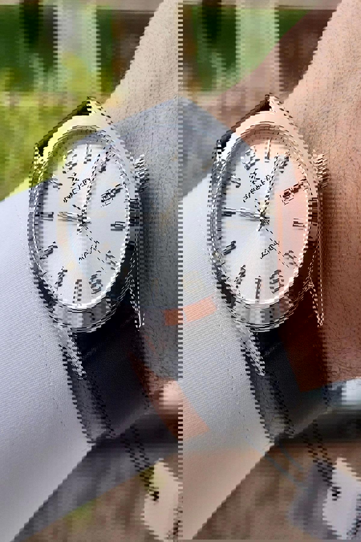 Daniel Klein DKISTE1172 Takvimli 42 mm Siyah Deri Kordon Analog Erkek Kol Saati