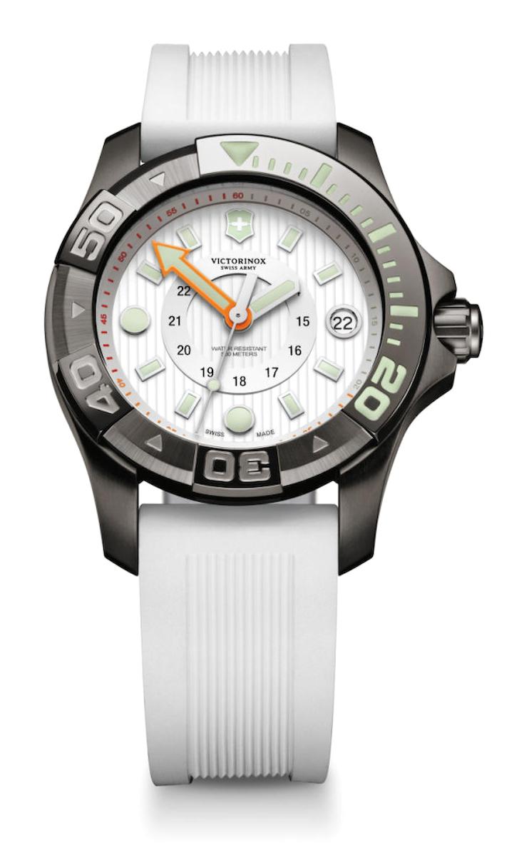 Victorinox Swiss Army 241556.1 Pusulalı Takvimli 38 mm Beyaz Silikon Kordon Analog Kol Saati