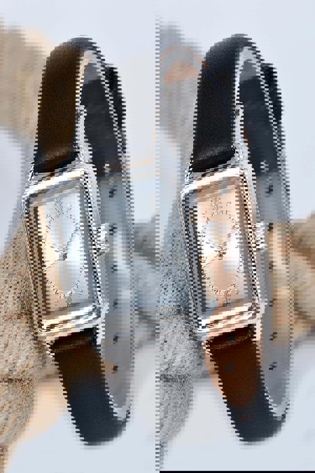 Sonsuzsaat SU-579 25 mm Siyah Deri Kordon Analog Kadın Kol Saati
