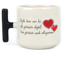 Mor Mürekkep Öyle Biri Var Ki Baskılı Siyah Kulplu T Kupa