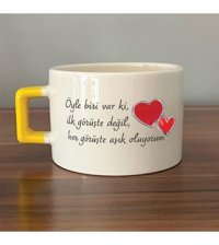 Mor Mürekkep Öyle Biri Var Ki Baskılı Sarı Kulplu C Fincan
