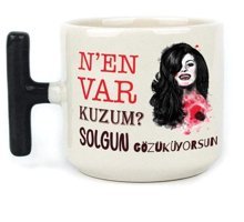 Mor Mürekkep Nen Var Kuzum Baskılı Siyah Kulplu T Kupa