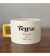 Mor Mürekkep Teyze Baskılı Sarı Kulplu C Fincan