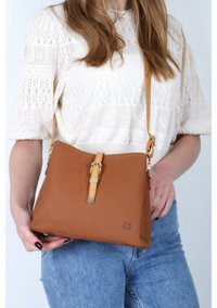 Byhakan Gofraj Kadın El Çantası Taba Camel Dm1270