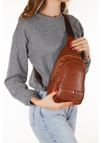 Newish Polo Unisex Kulaklık Çıkışlı Kadın Omuz Çantası Taba