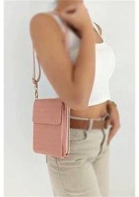 Takmoda Gofraj Ve Kadın Omuz Çantası Pembe