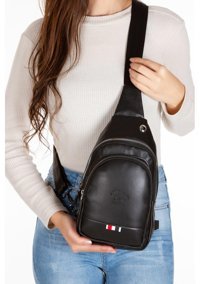 Newish Polo Kulaklık Çıkışlı Kadın Omuz Çantası Siyah