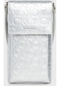 Calvin Klein K60K611436 Pe6 Gümüş Kadın Omuz Çantası Gümüş