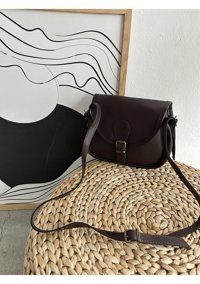 Takmoda Kemer Detaylı Mektup Kadın Omuz Çantası Kahverengi