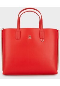 Tommy Hilfiger Aw0Aw15692 Xnd Kadın Omuz Çantası Kırmızı