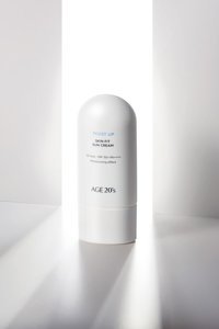Age 50 Faktör Tüm Ciltler İçin Leke Karşıtı Nemlendirici Yağsız Suya Dayanıklı Yüz ve Vücut Güneş Kremi 60 ml