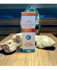 Bıolıcy Renkli 50 Faktör Tüm Ciltler İçin Leke Karşıtı Nemlendirici Yağsız Suya Dayanıklı Yüz ve Vücut Güneş Kremi 100 ml