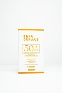 Ebru Durmuş 50 Faktör Tüm Ciltler İçin Leke Karşıtı Nemlendirici Yağsız Suya Dayanıklı Yüz ve Vücut Güneş Kremi 50 ml