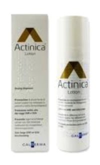 Actinica 50 Faktör Hassas Ciltler İçin Leke Karşıtı Nemlendirici Yağsız Suya Dayanıklı Yüz ve Vücut Güneş Losyonu 50 ml