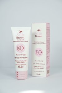 Sun Brown Renkli 50 Faktör Tüm Ciltler İçin Nemlendirici Kapatıcılı Suya Dayanıklı Yüz ve Vücut Güneş Kremi 75 ml