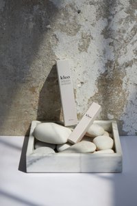 Kleoshop Kleo Glow 50 Faktör Tüm Ciltler İçin Leke Karşıtı Nemlendirici Aydınlatıcı Yağsız Suya Dayanıklı Yüz ve Vücut Güneş Kremi 50 ml