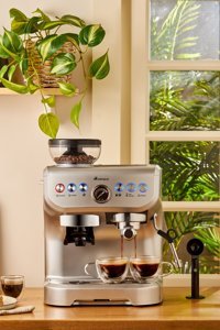 Karaca Coffee Art 1450 W 2 lt Kapasiteli Süt Köpürtücülü Espresso Yapma Kapsül Kahve Makinesi