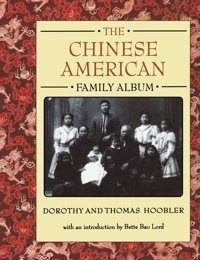 The Chinese American Family Album (American Family Albums) Hoobler, Dorothy Oxford Unıversıty Press