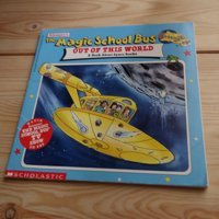 The Magic School Bus Out Of This World: A Book About Space Rocks (Magic School Bus Movie Tie-Ins) ; Posner, Jackie And Degen, Bruce Cole, Joanna Scholastic