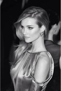 Animeandyourworld A4 60 Yaprak Çizgisiz Telli Sert Kapak 1 Adet Rosie Huntington Okul Defteri