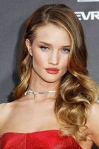 Genel Markalar A4 60 Yaprak Kareli Telli Sert Kapak 1 Adet Rosie Huntington Okul Defteri