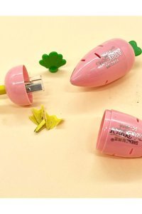 Kağıt Gemi Dükkan Havuç Manuel Plastik Kalemtıraş Pembe