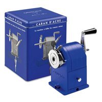 Caran D'Ache 455-648 Klein Kollu Masaüstü Manuel Metal Kalemtıraş Mor
