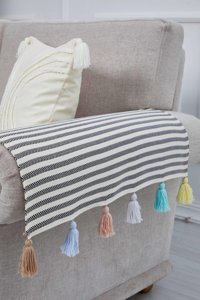 Aisha's Design KC-5 Polyester Örgü Püsküllü Süngersiz Çizgili İkili Koltuk Örtüsü 65x57 cm