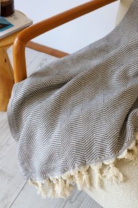 Koza Home Pamuklu - Polyester Saçaklı Süngersiz Çizgili Antrasit Tekli Koltuk Örtüsü 180x220 cm
