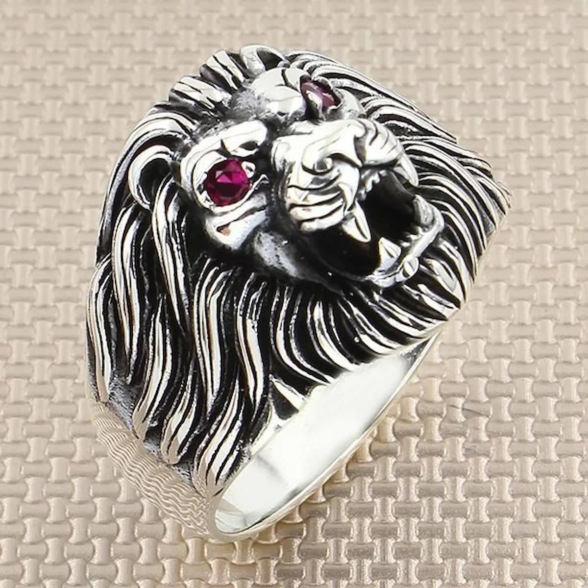 İpek Silver Gri Yakut Taşlı 925 Ayar Aslan Gümüş Yüzük