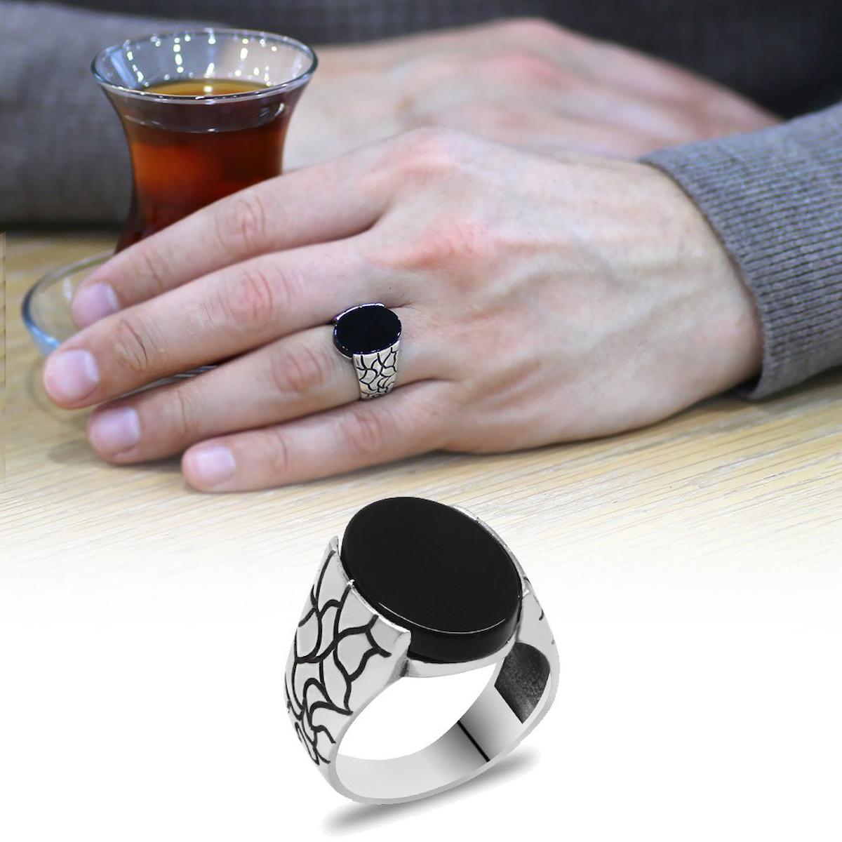 Tesbihname Siyah Oniks Taşlı 925 Ayar Delta Oval Gümüş Yüzük