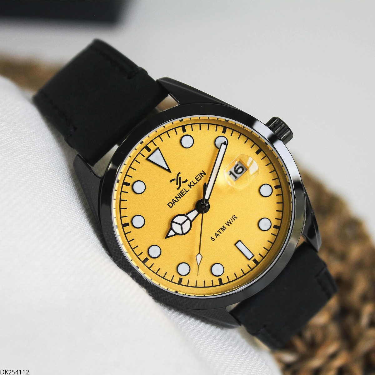 Daniel Klein DK254112 Takvimli 43 mm Siyah Deri Kordon Analog Erkek Kol Saati
