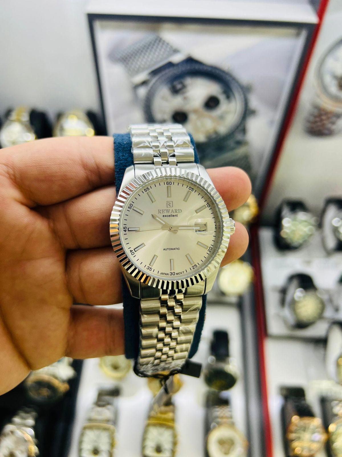 Reward ART51616.W2 Su Geçirmez Takvimli 42 mm Çelik Kordon Analog Erkek Kol Saati