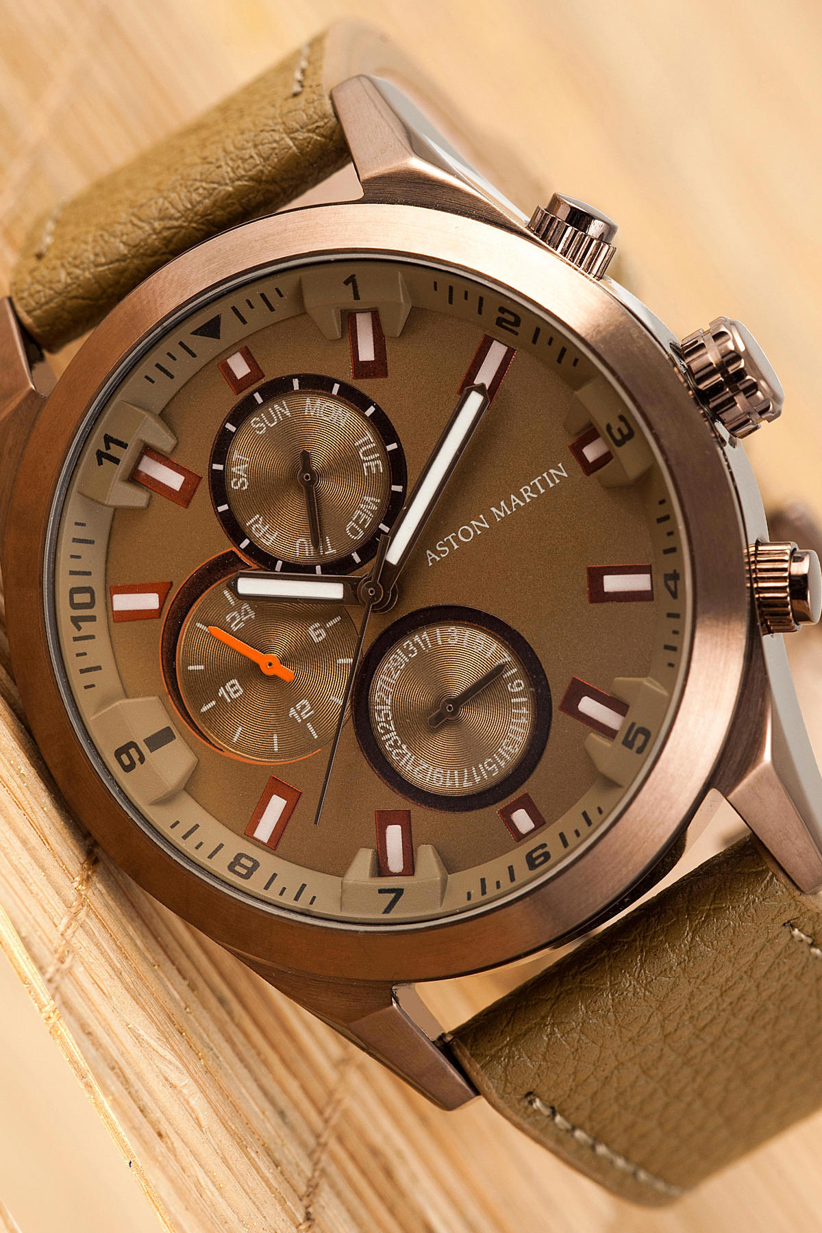 Aston Martin AS212-CCC Takvimli 43 mm Kahverengi Deri Kordon Analog Erkek Kol Saati