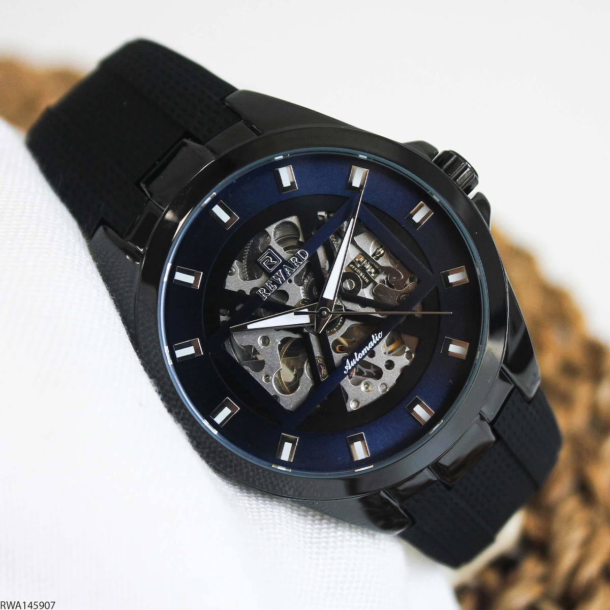 Reward RWA145907 44 mm Siyah Silikon Kordon Analog Erkek Kol Saati