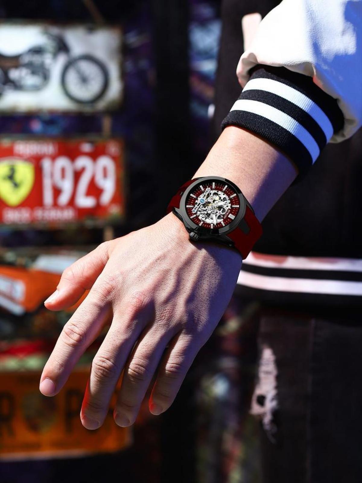 Reward RE55655.K1 44 mm Kırmızı Silikon Kordon Analog Erkek Kol Saati