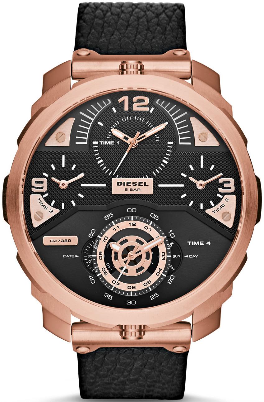 Diesel DZ7380 Takvimli 42 mm Siyah Deri Kordon Analog Kol Saati