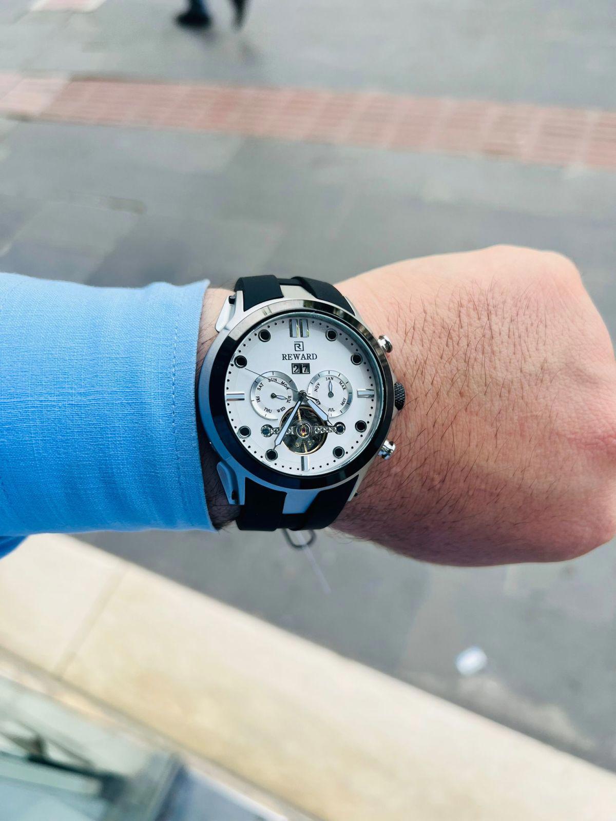Reward SRE43597.R1 Su Geçirmez Takvimli 46 mm Siyah Silikon Kordon Analog Erkek Kol Saati