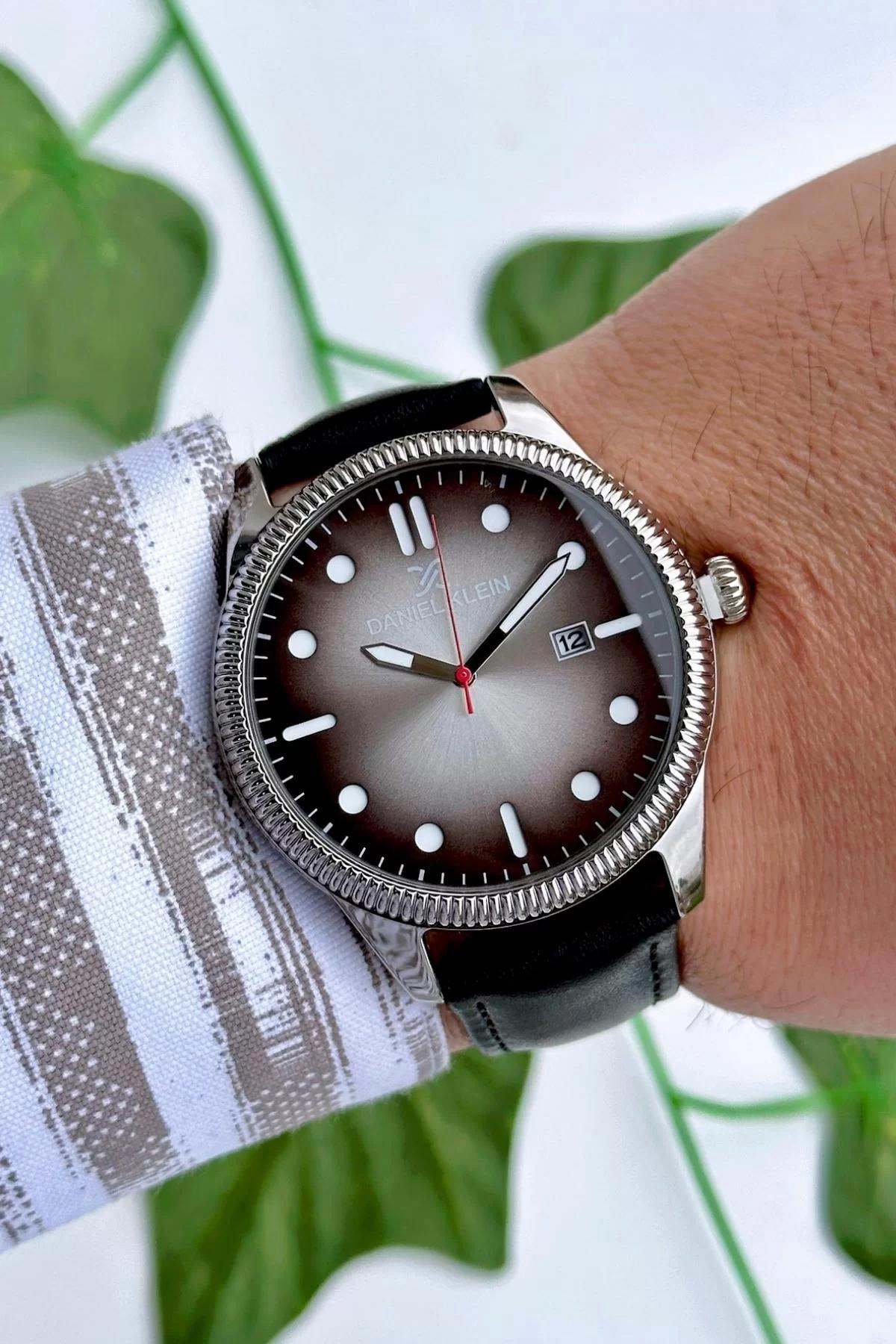 Daniel Klein DK1148 Takvimli 44 mm Siyah Deri Kordon Analog Erkek Kol Saati
