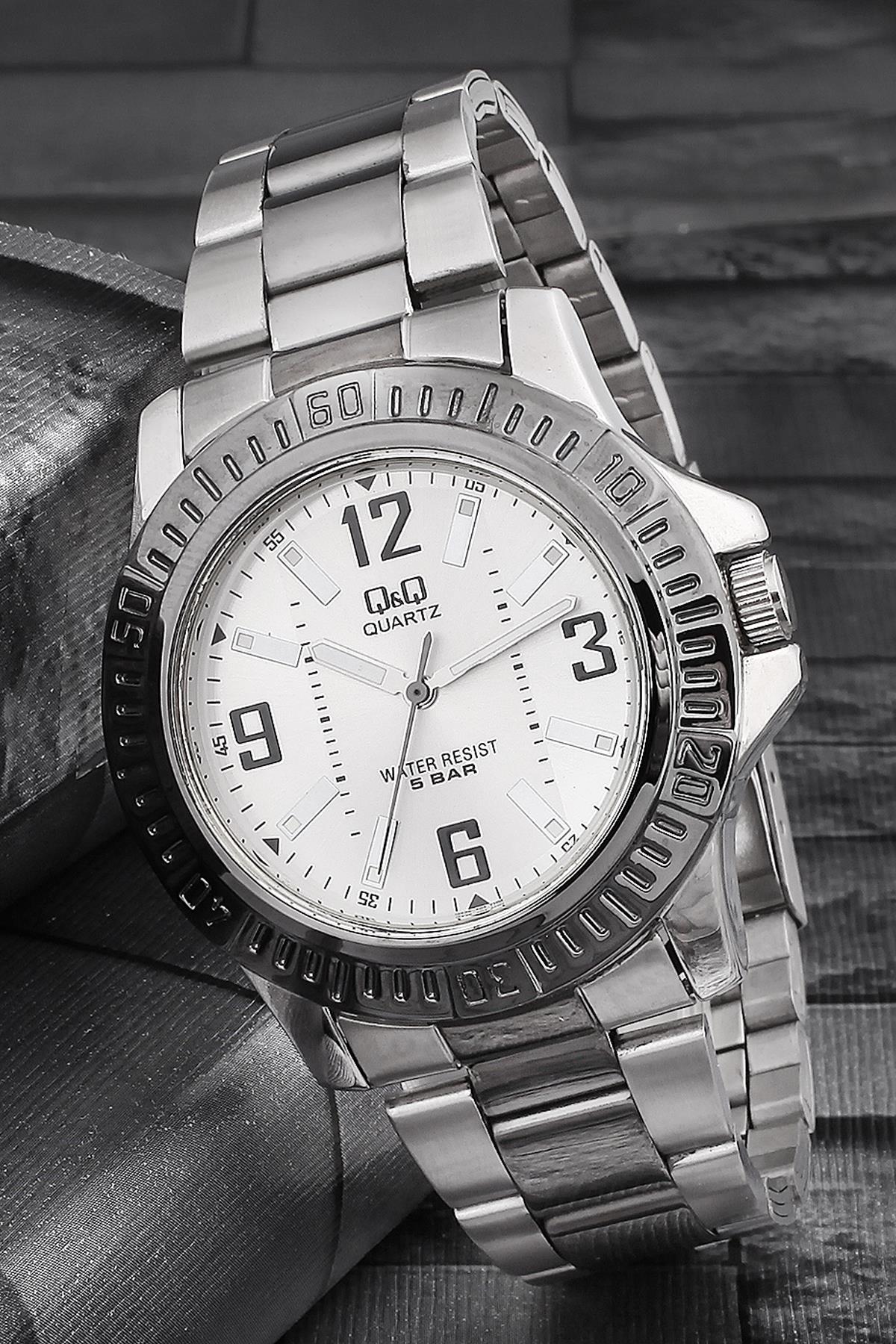 Q&Q 3G401 42 mm Metal Kordon Analog Erkek Kol Saati