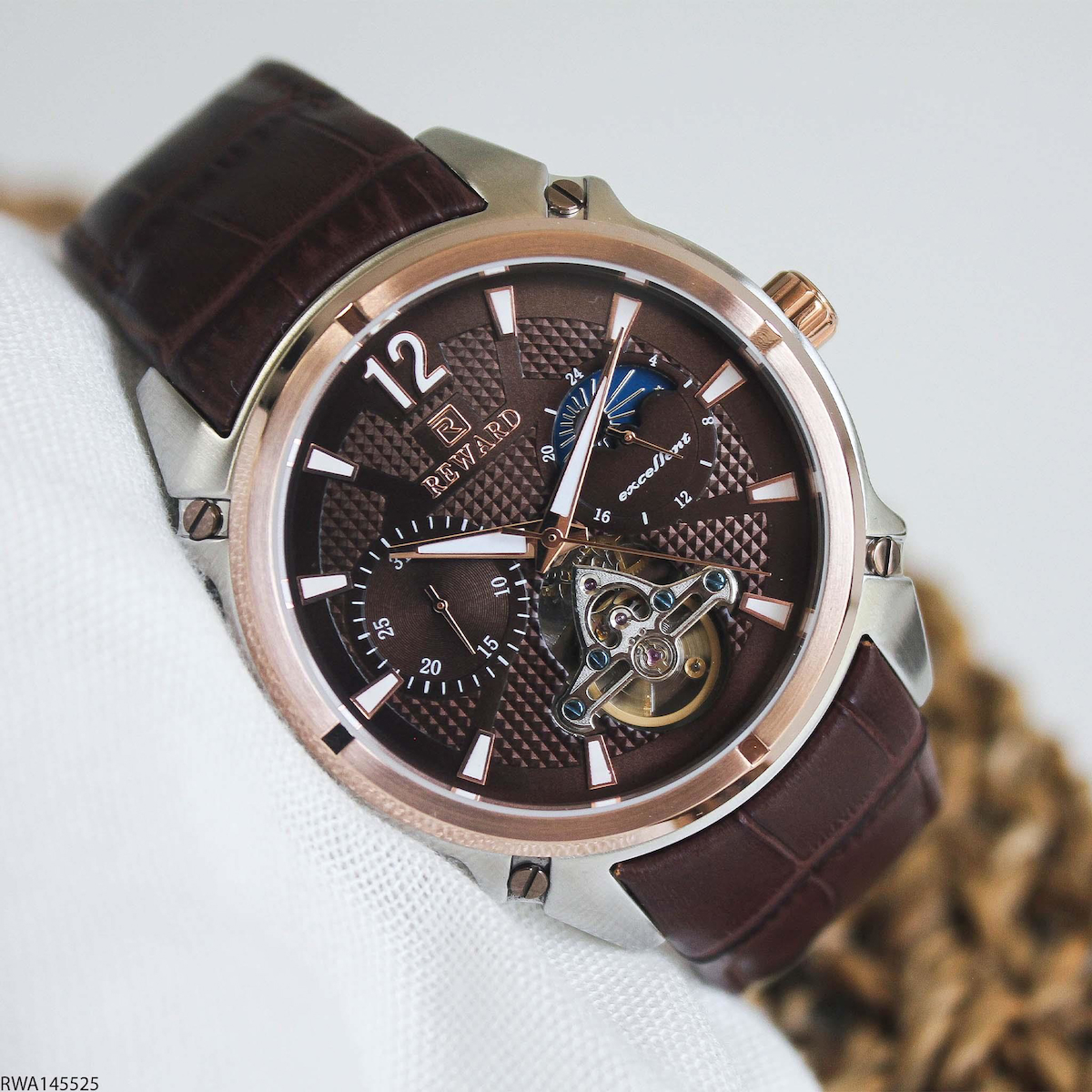 Reward RWA145525 Takvimli 45 mm Kahverengi Deri Kordon Analog Erkek Kol Saati