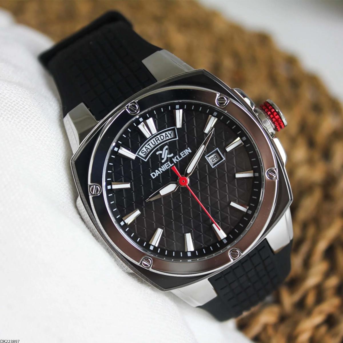 Daniel Klein DK223897 Takvimli Siyah Silikon Kordon Analog Erkek Kol Saati